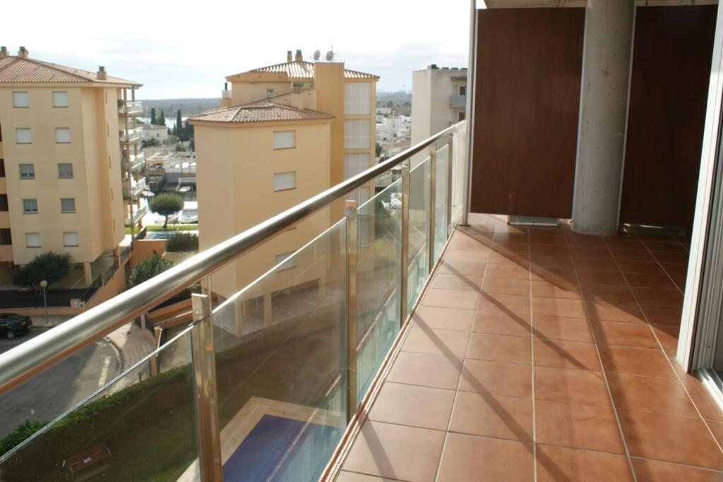 Apartamento En Roses Con Parking Y Piscina Apartment Екстериор снимка