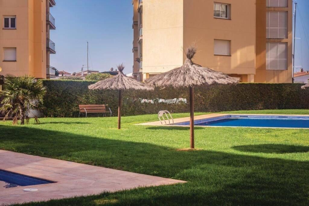 Apartamento En Roses Con Parking Y Piscina Apartment Екстериор снимка