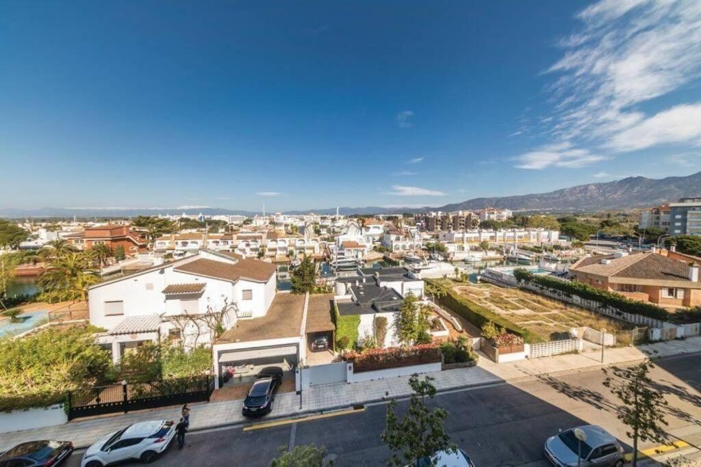 Apartamento En Roses Con Parking Y Piscina Apartment Екстериор снимка